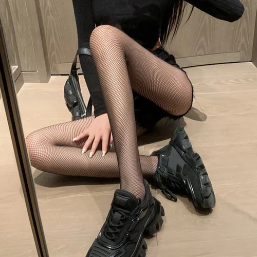 جوارب نسائية وجوارب