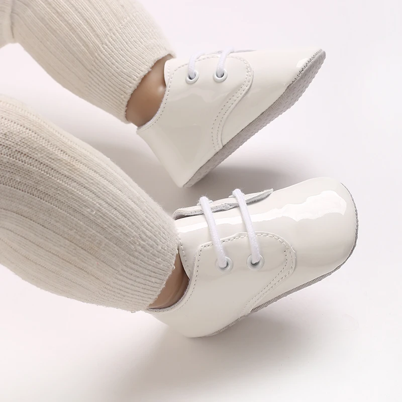 Baby Schnürschuhe Sneakers Klassische Sportschuhe Weiche Sohle PU-Leder Schuhe Einfarbig Lauflernschuhe für Neugeborene Jungen Mädchen – Detail 3