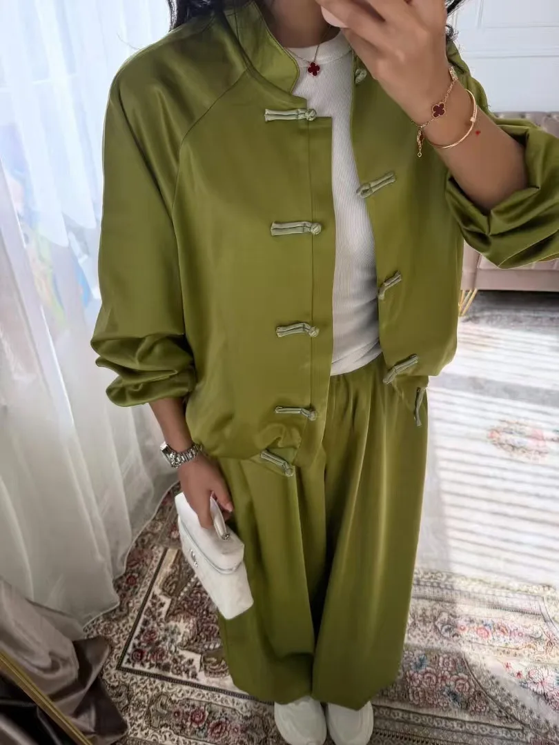 2026 Neuer Chinesischer Stil Hosenanzüge für Damen Froschknopf-Satin-Langarmhemden Top + Hochgeschnittene Weite Haremshosen Set Outfits