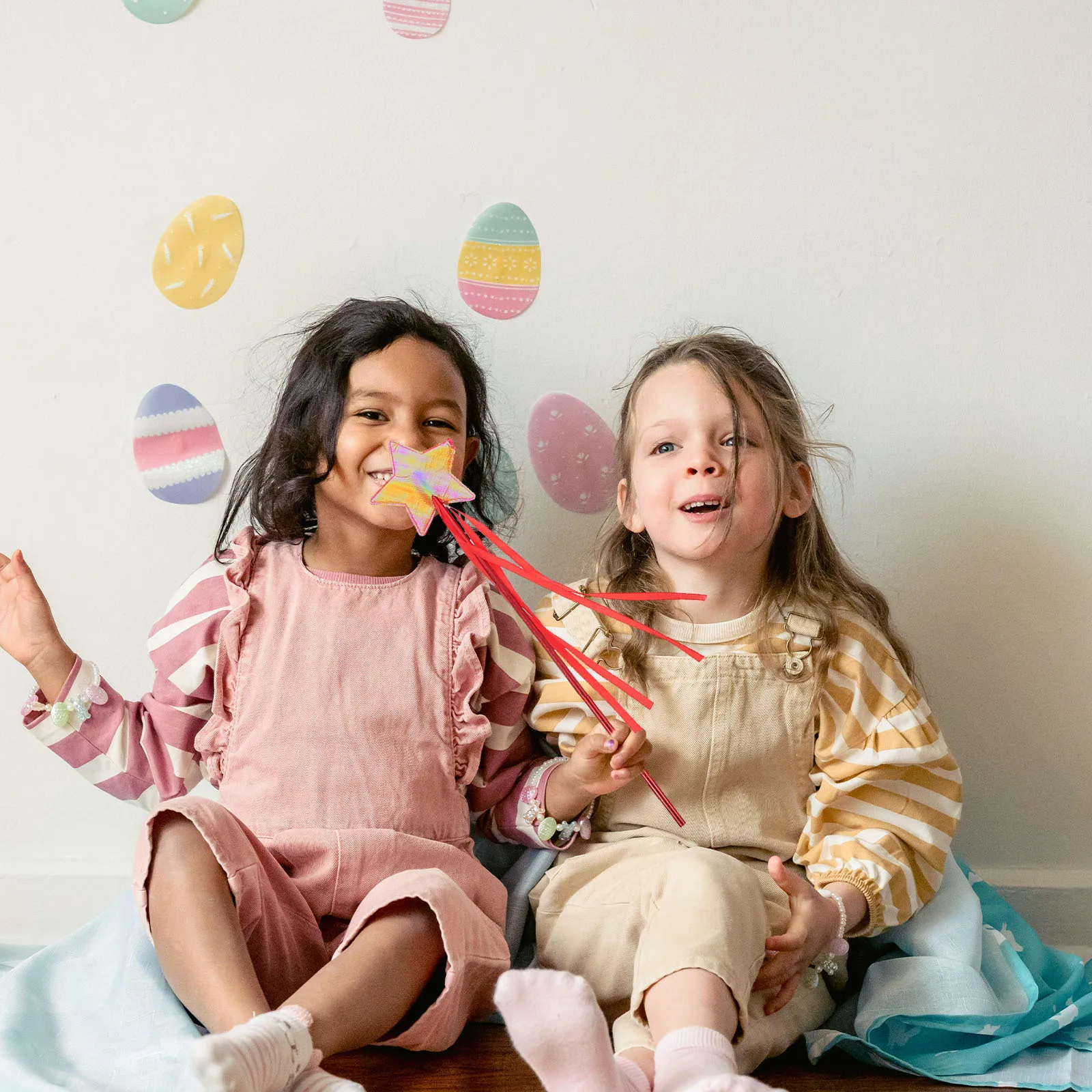 5 szt. różdżek wróżki z gwiazdą, stylowy wzór z frędzlami, idealne na imprezy cosplay dla dzieci, rekwizyty na występy dla dziewczynek, do zabawy w przebieranki.