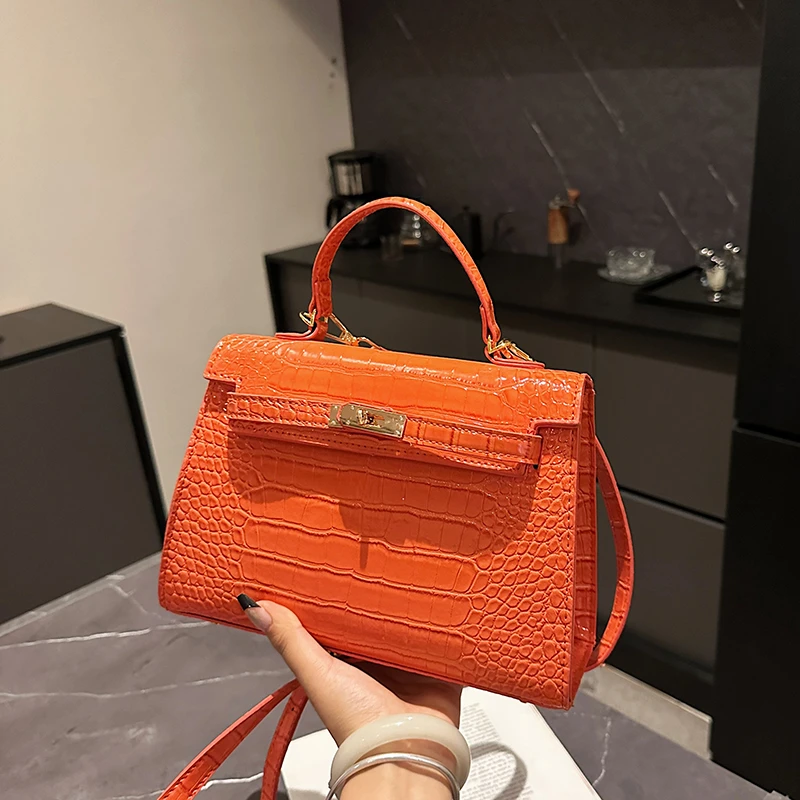 

Luxury High-End Minimalist Tote Bag For Women With Vintage Messenger Design And Large Capacity Business