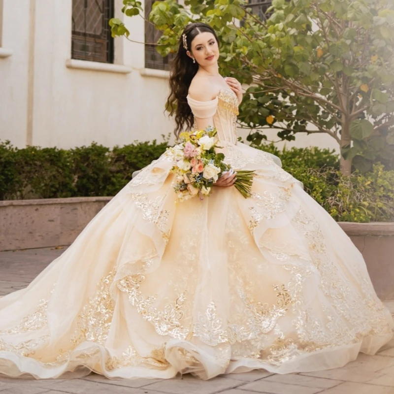 라이트 샴페인 색상의 반짝이는 킨세아녜라 드레스, 오프숄더 아플리케 레이스 비즈 코르셋 튤 파티 생일 스위트 16 드레스 베스티도