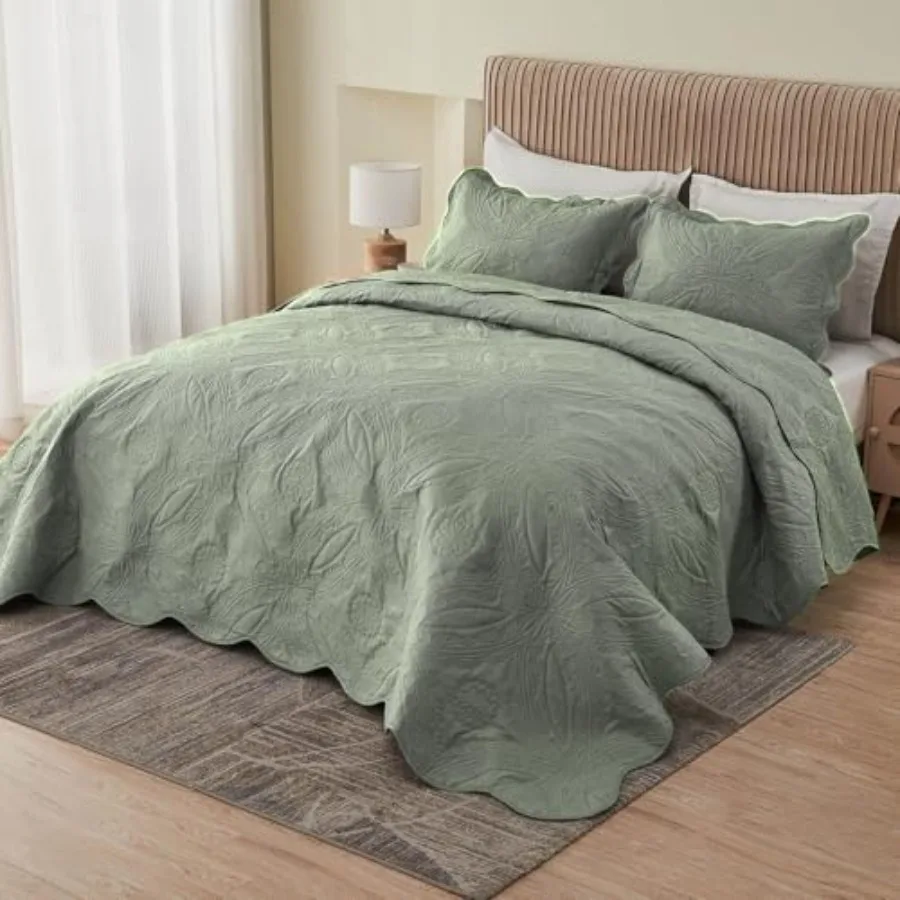 

Набор из 3 предметов: Ультразвуковой стеганый комплект покрывал для очень широких и высоких кроватей King или Cal King, 128x120 см, включает 1 покрывало.