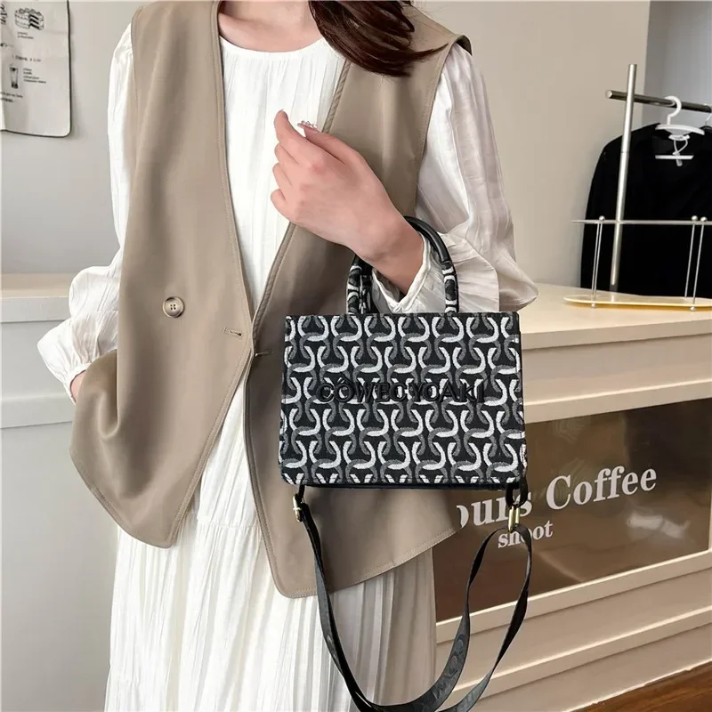

Luxury Brand Tote Bag For Women High-Quality Leather Spacious And Lightweight Famous Designer Elegant Style