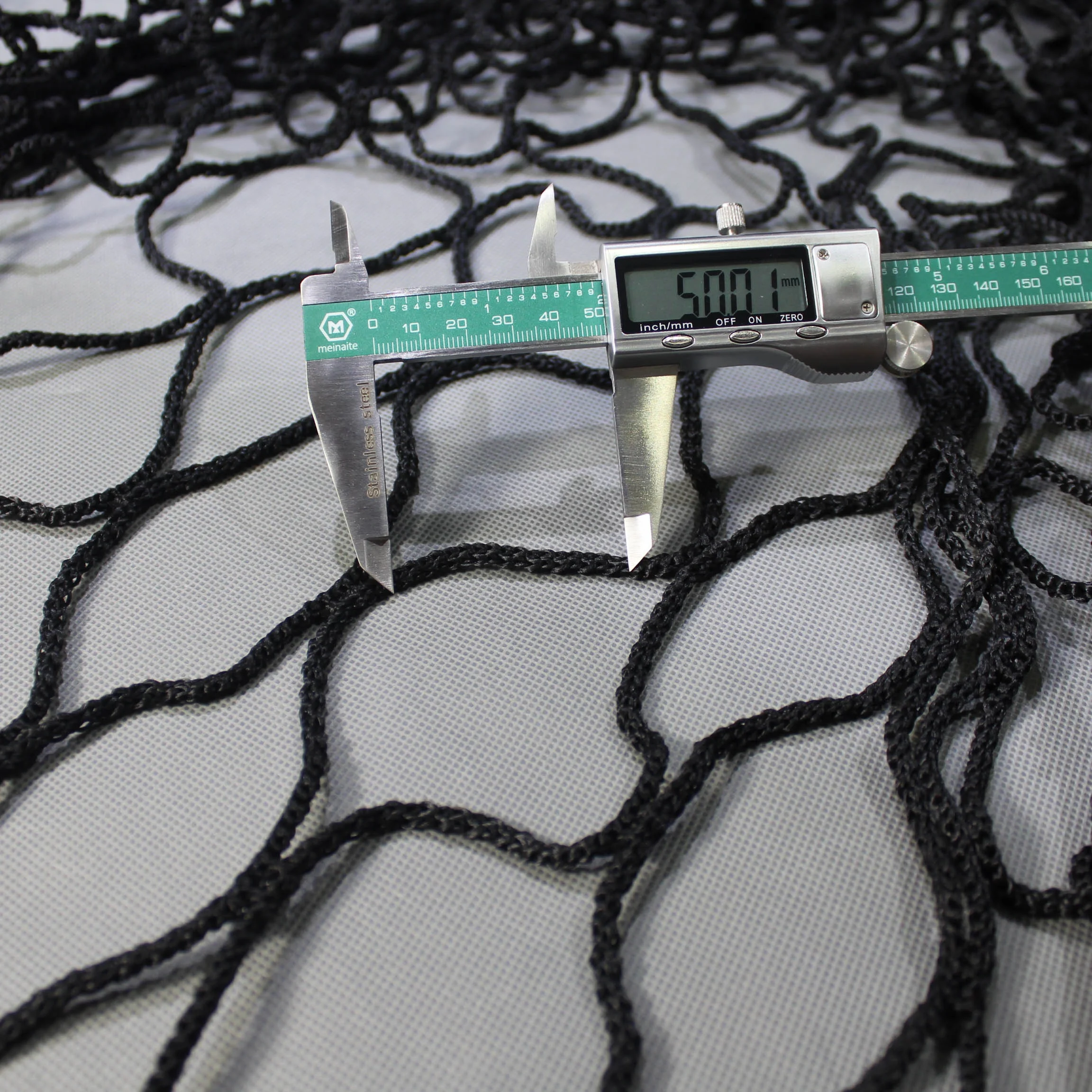 معدات تغذية بطيئة كبيرة مقاس 6 × 6 أقدام من شبكة القش على شكل حصان مستدير