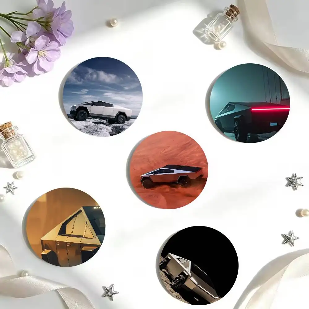 Coo looking pickup truck car Badges 25 32 44 58 75 mm Round Cosplay Pin Bag Decor Fans Collect Friends Gifts Brooch Souv