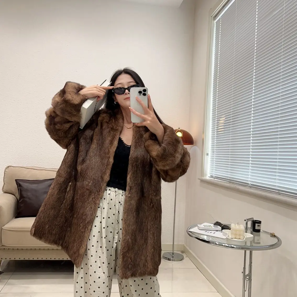 2025 الشتاء الكاكي فو الفراء معطف قصير المرأة أنيقة طويلة الأكمام رقيق سترة سترة السيدات عادية سميكة الدافئة أبلى Wh112