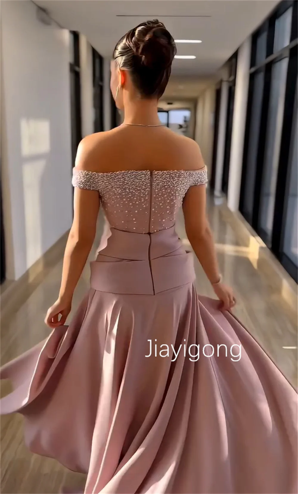 Maßgeschneiderte schlichte Jersey-Faltenperlen-A-Linie, schulterfreie lange Kleider, maßgeschneiderter Anlass, Promi-Exquisit