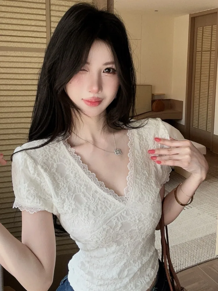 

Slim Fit Lace Patchwork V-Neck Short Sleeve T-Shirt Women's Summer New Style Elegant City Walk Polyester Fiber T-Shirt