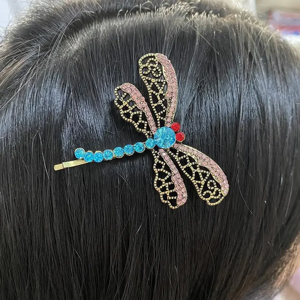 

Horror Movie Coraline Crystal Dragonfly Hair Clip Brooch for Women Girls Cute Animal Hairpin Jewelry Halloween Gifts