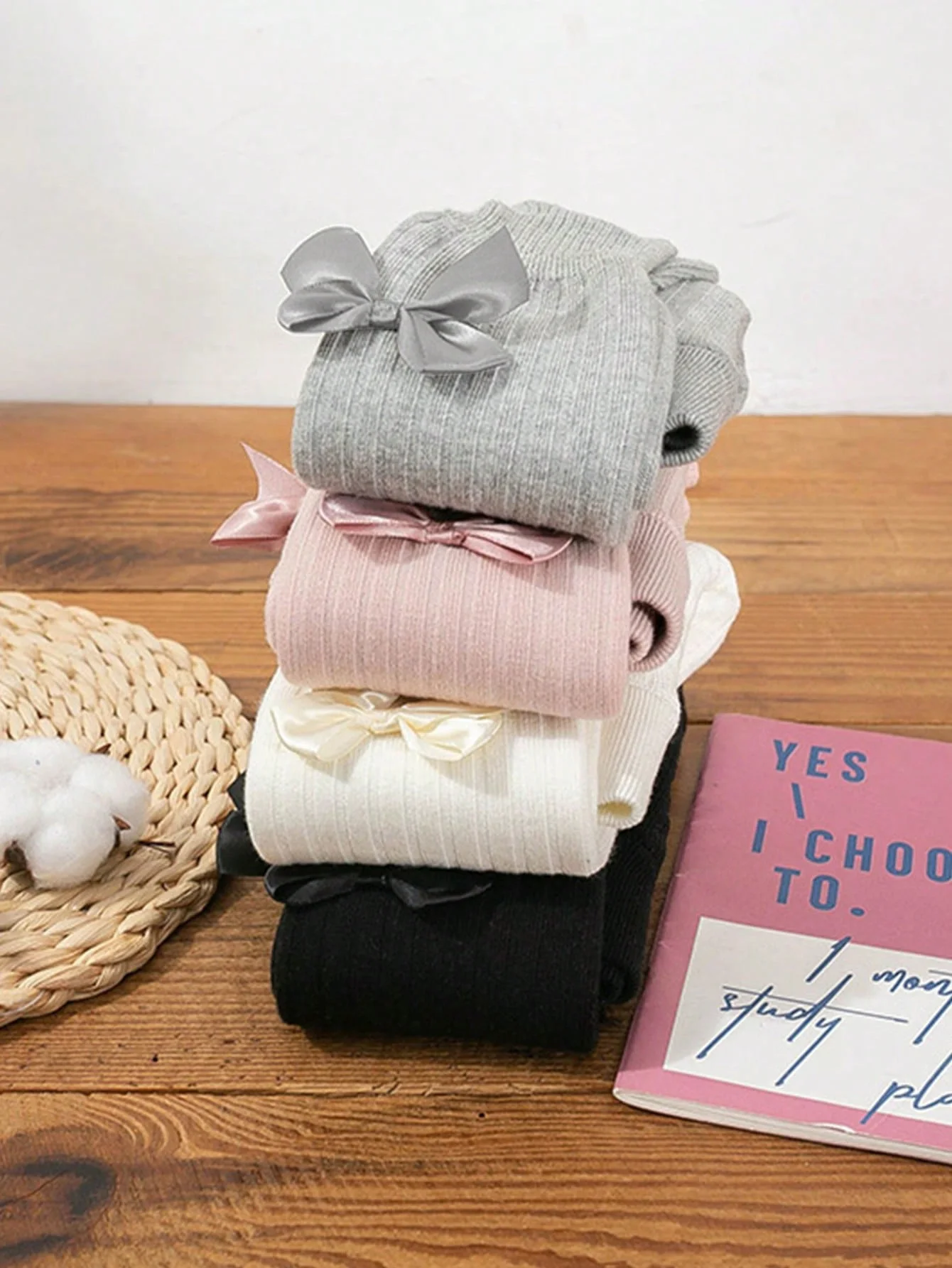 1 Pair of Children\'s Bowknot Cashmere Pantyhose, Thickened for Warmth, Tight Leggings for Winter Daily Wear for Girls Aged 1 to 9