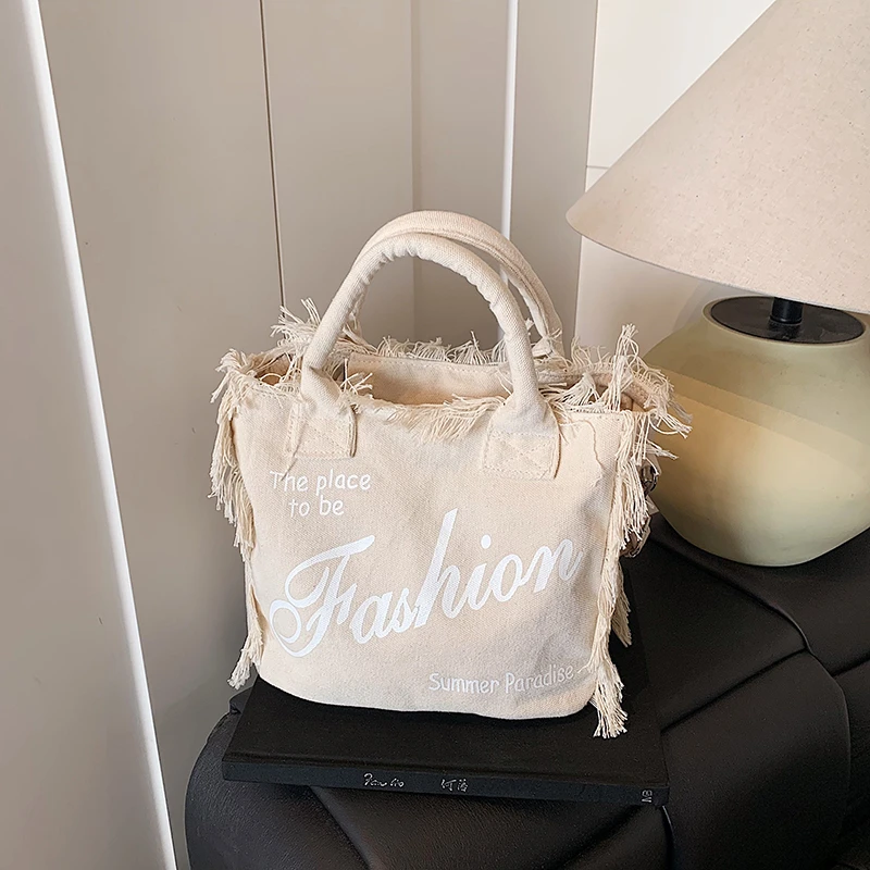 

2025 Высококачественные леопардовые новые дорожные сумки-тоут, летние сумки через плечо с кисточками и буквами, универсальные повседневные женские сумки, распродажа