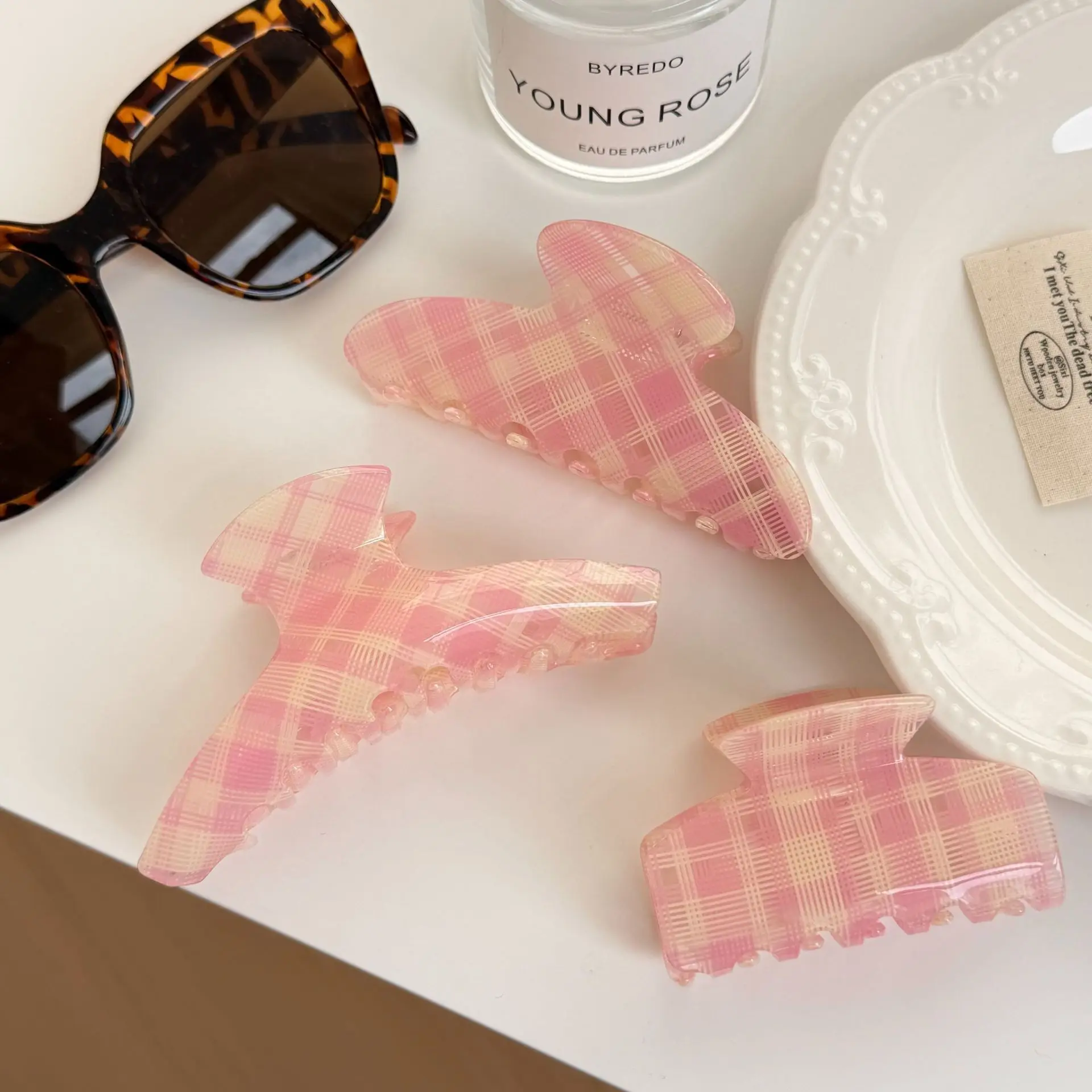Girls' Pink Checkered Hair Clips Summer New Acetate Hairpin Hair Claw Clips for Women Daily Wear Shark Clip Hair Accessories