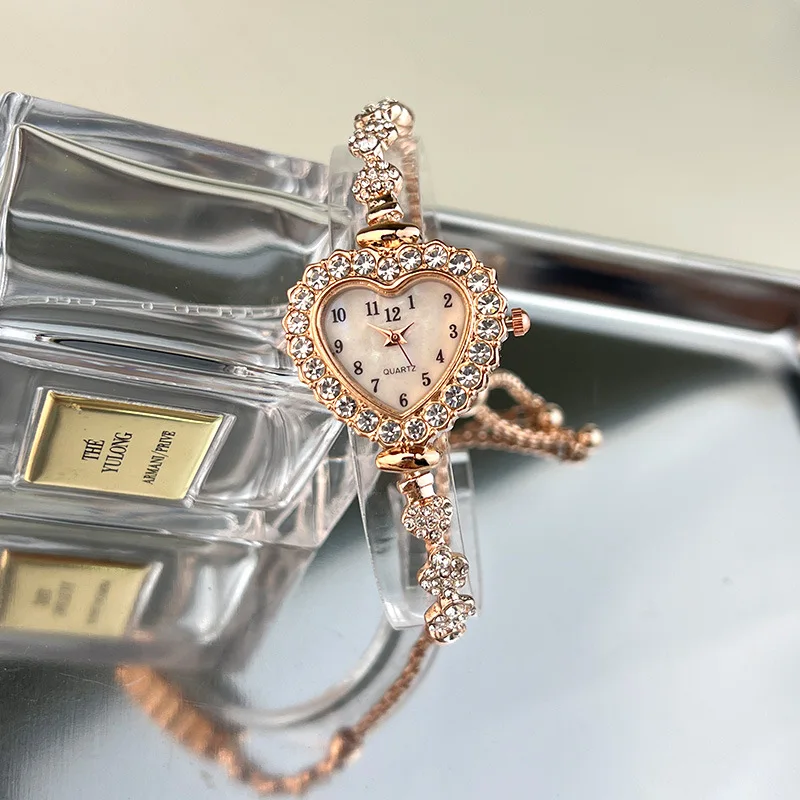 ساعة سوار من حجر الراين الذهبي والفضي العتيق ، قرص على شكل قلب ، ساعة كوارتز للسيدات الأنيقات ، هدية على مدار الساعة