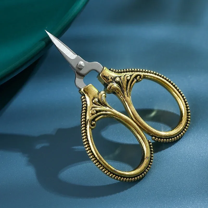 Mini Stainless Steel Retro Pocket Scissors for Sewing, Embroidery, and Cross Stitch Crafts