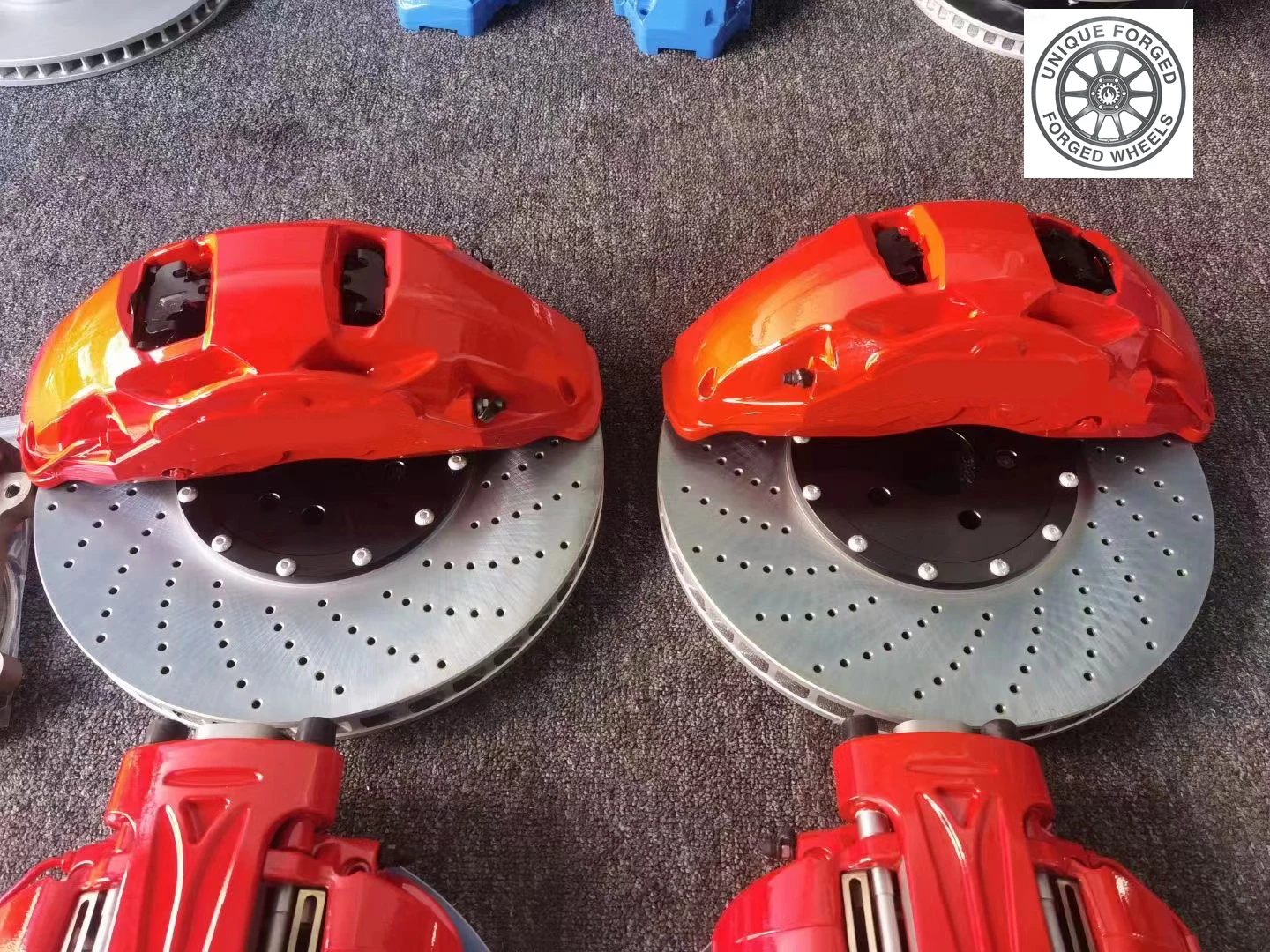 

26-поршневой тормозной суппорт (передний 10 поршней, задний 4 поршня) 355-420 мм с индивидуальной маркировкой для 997, 996, 991