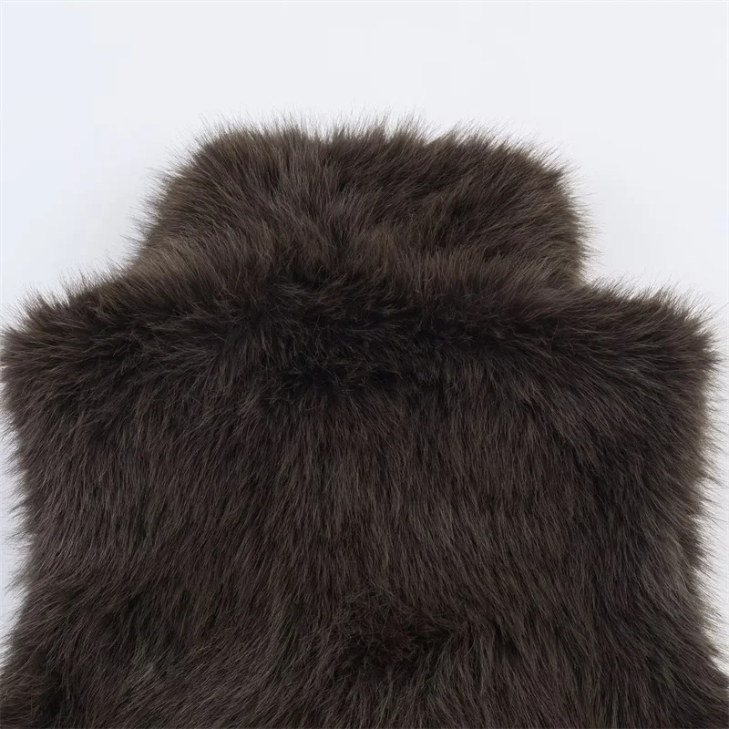 سترة نسائية لخريف 2025 نمط جديد بني داكن بدون أكمام سترة دافئة من الفرو الصناعي موضة غير رسمية فريدة من نوعها #6