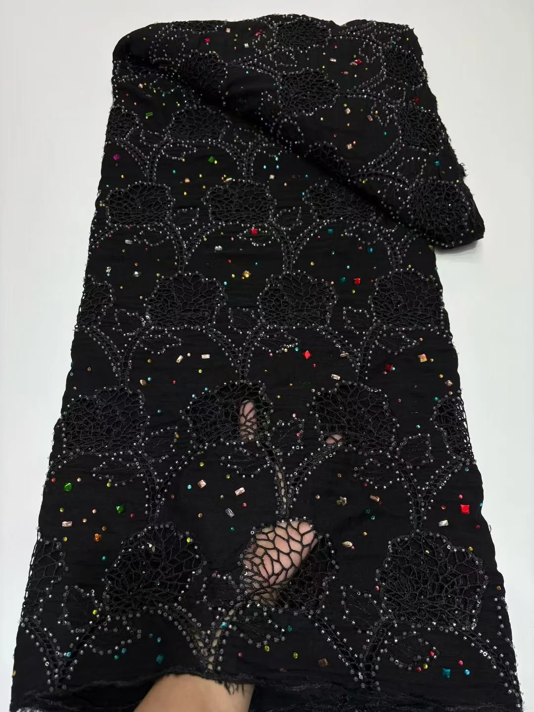 

Роскошная темно-синяя нигерийская водорастворимая кружевная ткань с камнем 2025 Высококачественная африканская гипюровая кружевная ткань для свадьбы