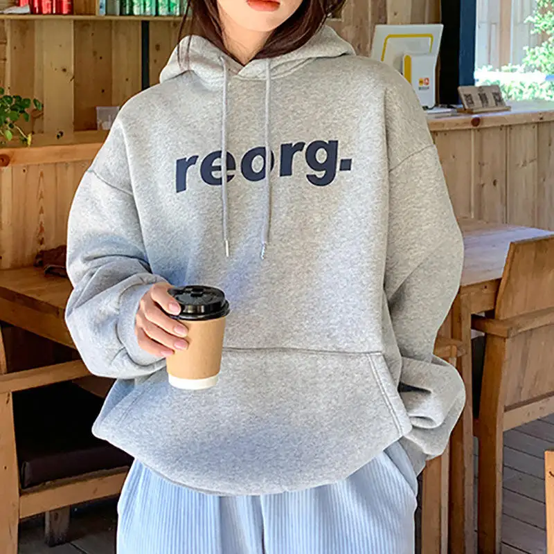 

Женская флисовая толстовка с капюшоном и буквенным принтом в корейском стиле, свободный крой, модная студенческая верхняя одежда, утепленная, с длинными рукавами, зимняя толстовка