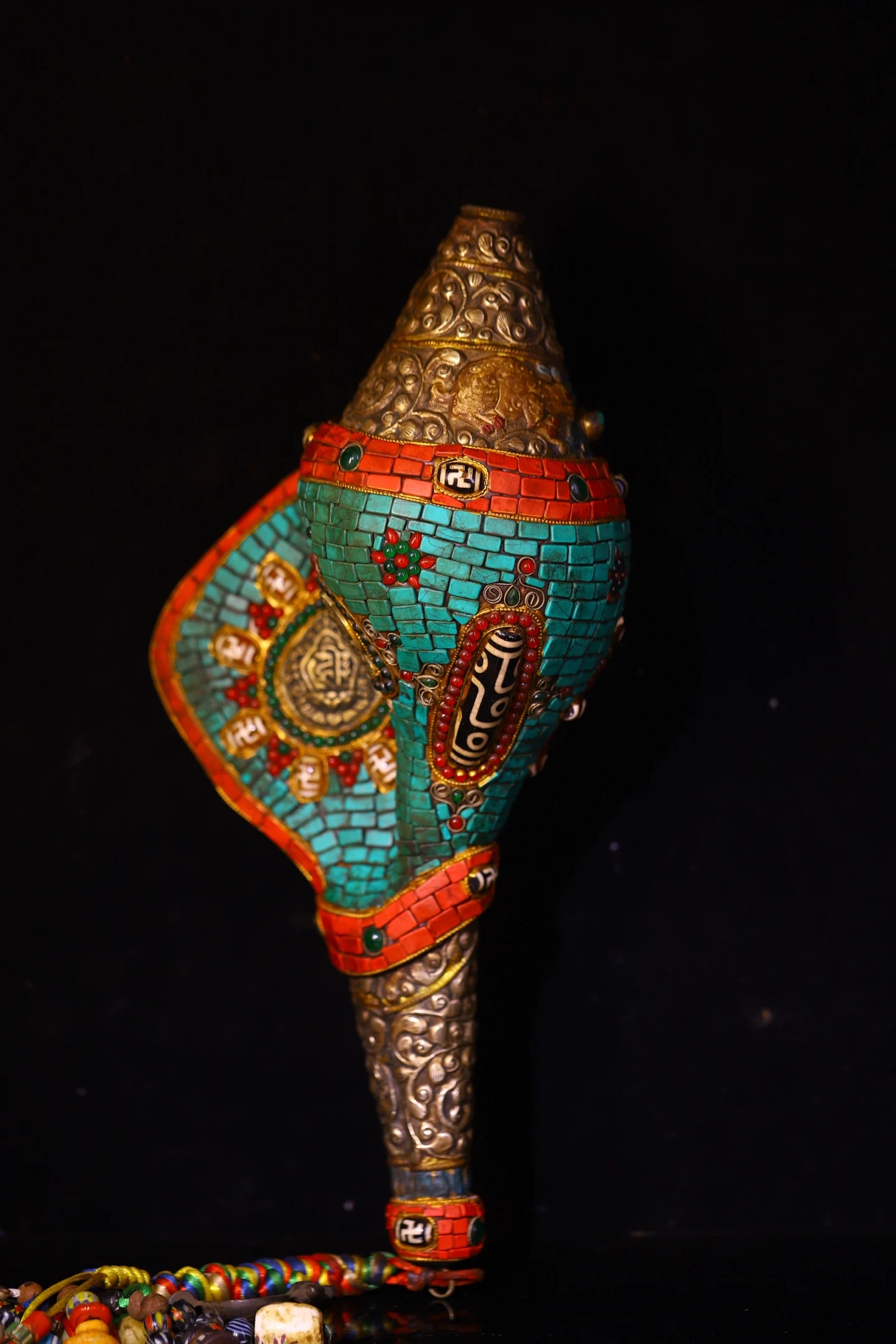 Old folk Conch Painted Mosaic Gem gZi Beads Turquoise Snake Pattern Buddha Conch Amulet Dharam Worship Hall Town house