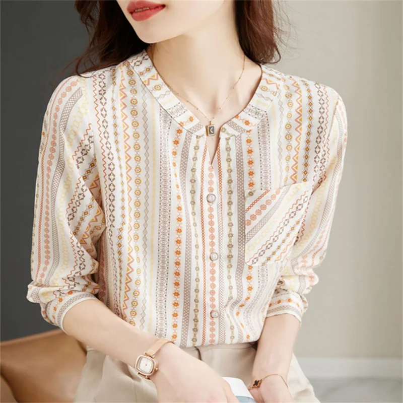 

Elegant Blouse Women Chiffon Shirt V-neck Pocket Top Geometric Pattern Print Thin Woman Clothes Shirt Button OL Casual Blous