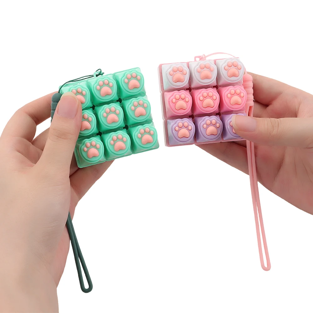 Cat's Paw Shape Fidget Keychain DIY Keyboard Keys Button Finger Keyboard Cap Relief Stress Pass The Time Keyboard Clicker