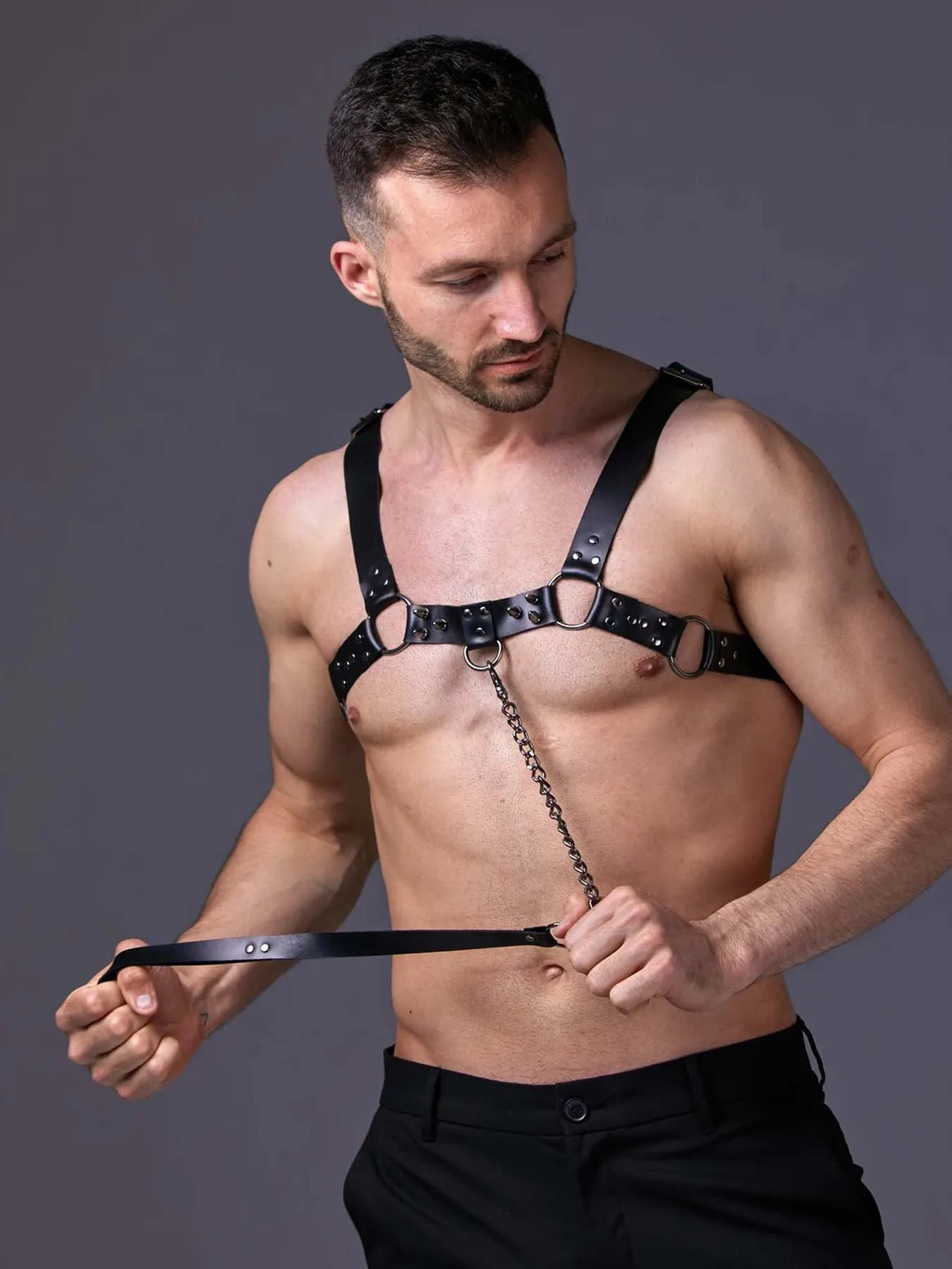 

Мужской кожаный нагрудный ремень с цепью - регулируемый пояс в готическом панк-стиле для костюмов, вечеринок и клубов