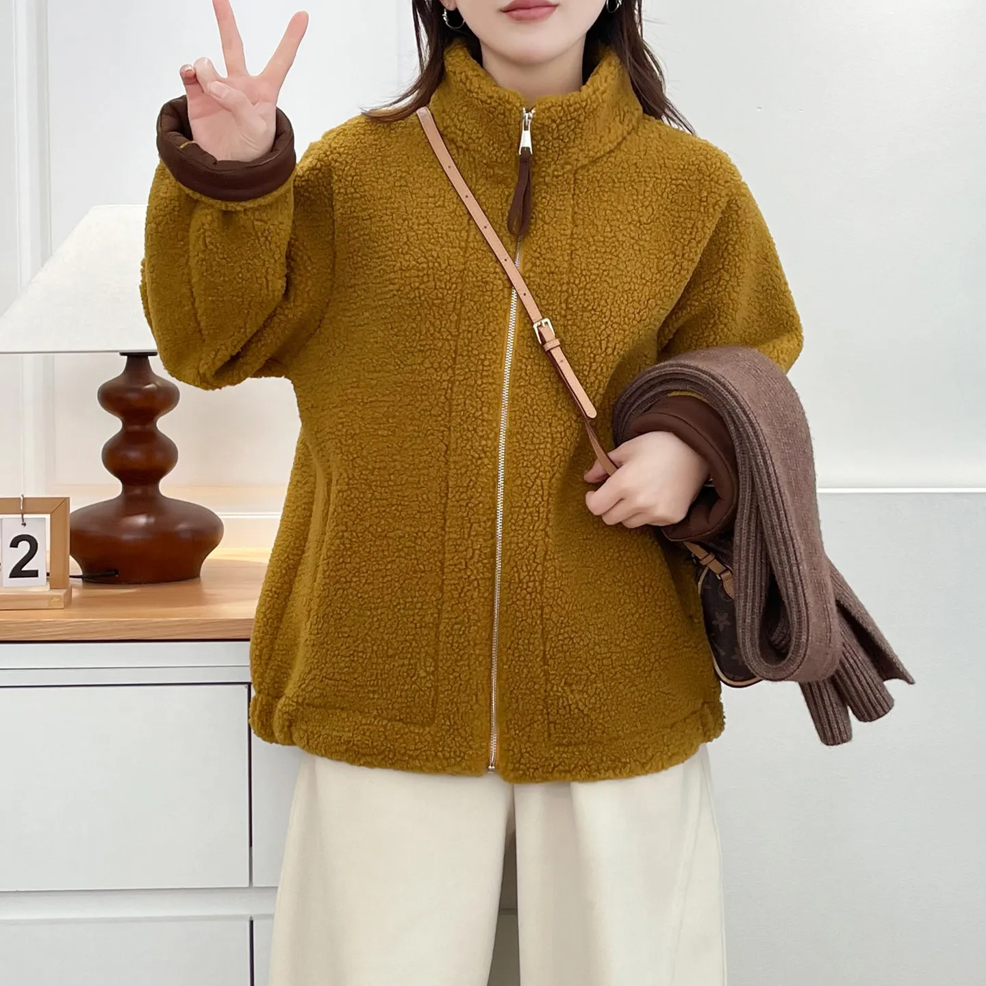 XXXXL Fashion Plus Size Woman Clothing Lamb Fleece Jacket 2025 Winter New Style Warm Thickened Stand Collar Coat 2596 - view 4