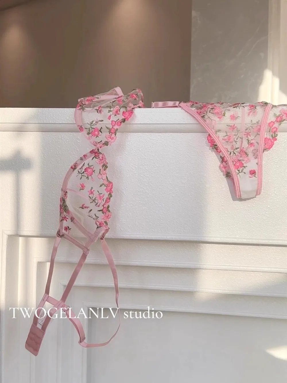 Vintage Französische Dienstmädchen-Sexy-Dessous, durchsichtiges Set mit Blumenstickerei, schwere Spitze, 32–38 AB, bequeme Unterwäsche in Übergröße MOYISU – Detail 19