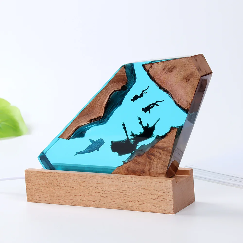 Sea Exploration Organism Resin Table Light Creactive Art Decoration Lamp Shipwreck Diver Whale Theme Night Light USB Charge