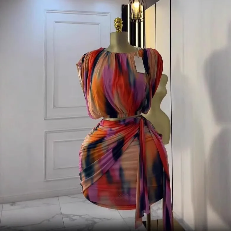 ชุดเซ็ตสองชิ้น เสื้อแขนกุดคอทรงกลมพิมพ์ลายมัดย้อมระดับไฮเอนด์สำหรับผู้หญิง ฤดูร้อน 2025 + กระโปรงสั้น