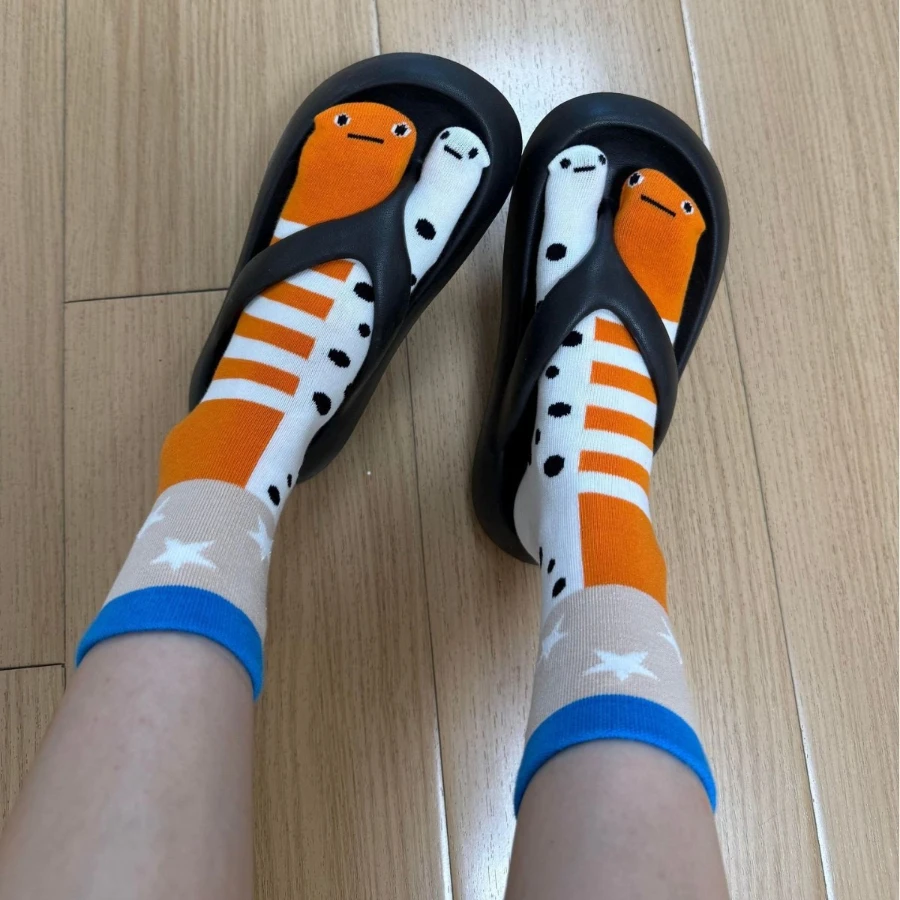 3 pares de chinelos divertidos de verão com dedos divididos, design divertido listrado de enguia de jardim, estilo de casal, estilo de férias à beira-mar, macio e confortável