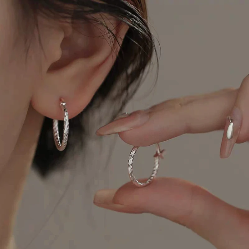 

Korea Ins Geometric Twist Circle Earrings Ladies Elegant Temperament Daily Versatile Holiday Accessories Jewelry Gifts