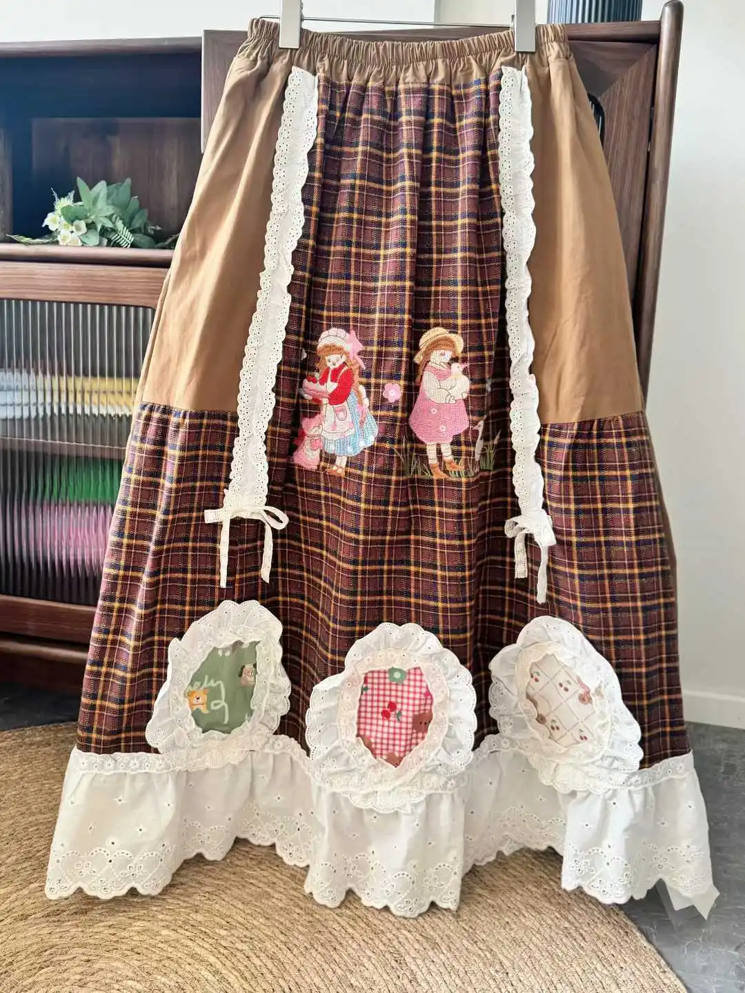 

Winter Vintage Brown Color Plaid Patchwork Lace Embroidery Long Skirt for Women Lolita Sweet Mori Girl Retro Midi Skirt