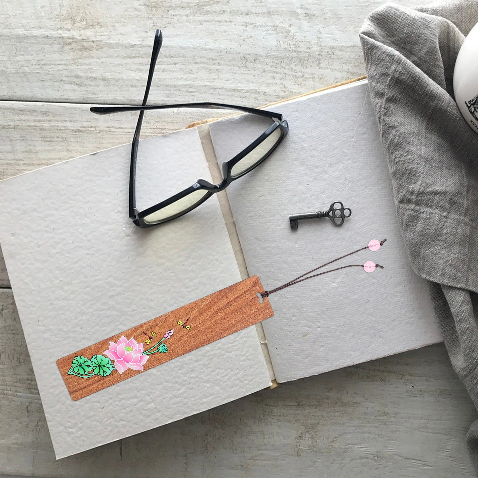 

Lotus Bookmark Creative Bookmarker Blank Marks Page Holder Markers Clip Wood Reading Multipurpose Student