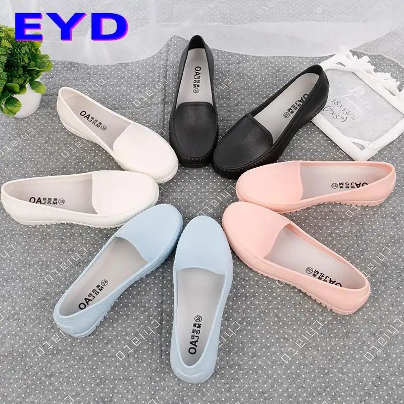 

Women's Flat Bottom Bean Shoes Slip-On Kitchen Work Shoes Comfortable Plastic Waterproof Soft Bottom Rain Shoes for All Seasons