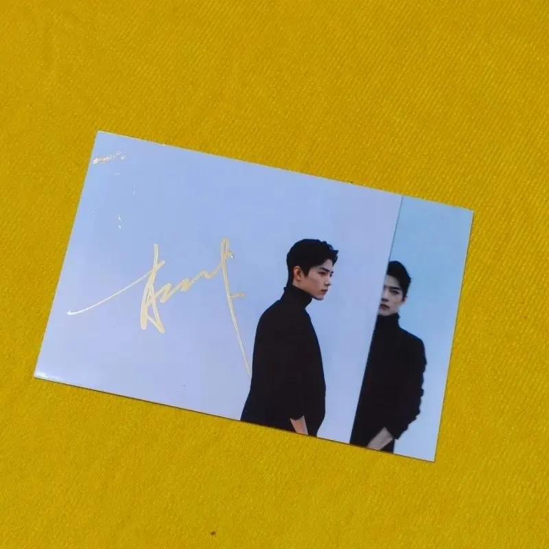 Fevereiro novo Xiao Zhan assinou pessoalmente foto de 6 polegadas e cartaz de 12 polegadas como um presente para amigos