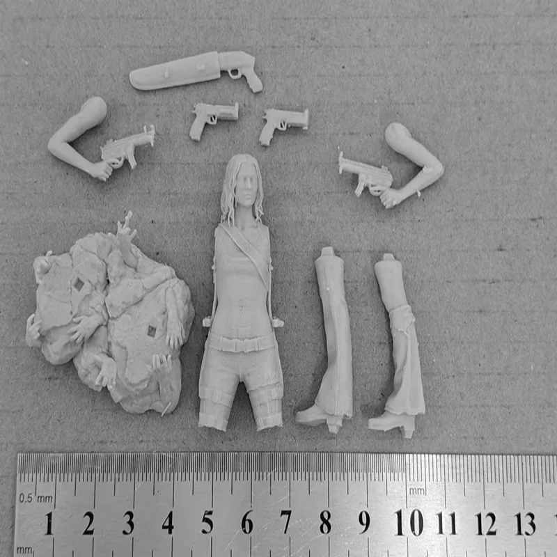 

Масштаб 1/24, фигурка из смолы, героическая девушка, держащая двойным оружием, сборный комплект модели, разобранная и неокрашенная 3D-статуя, игрушка