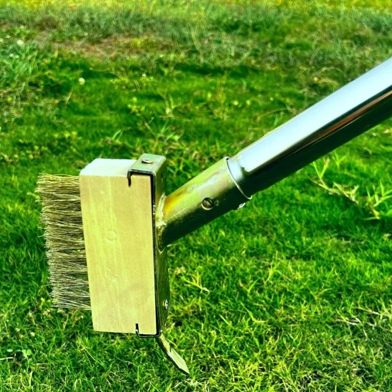 

Garden Removal Brush with Telescopic Long Handle and Gloves for Easy Use