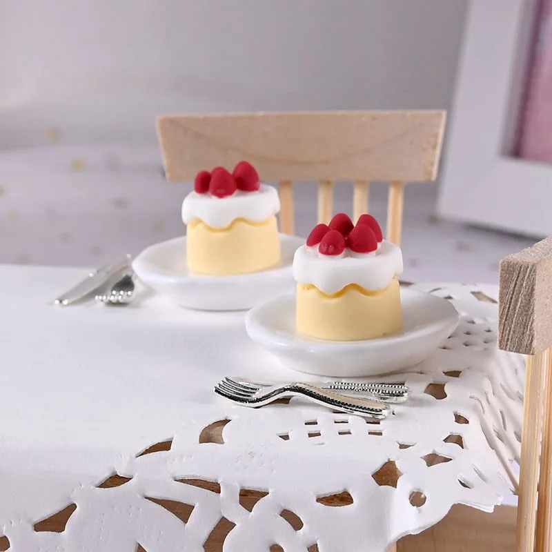 3pcs Mini Strawberry Cake Cream Cake Dollhouse Hand Diy Material Resin Miniature Small Handmade DIY Doll Accessories Home Decor