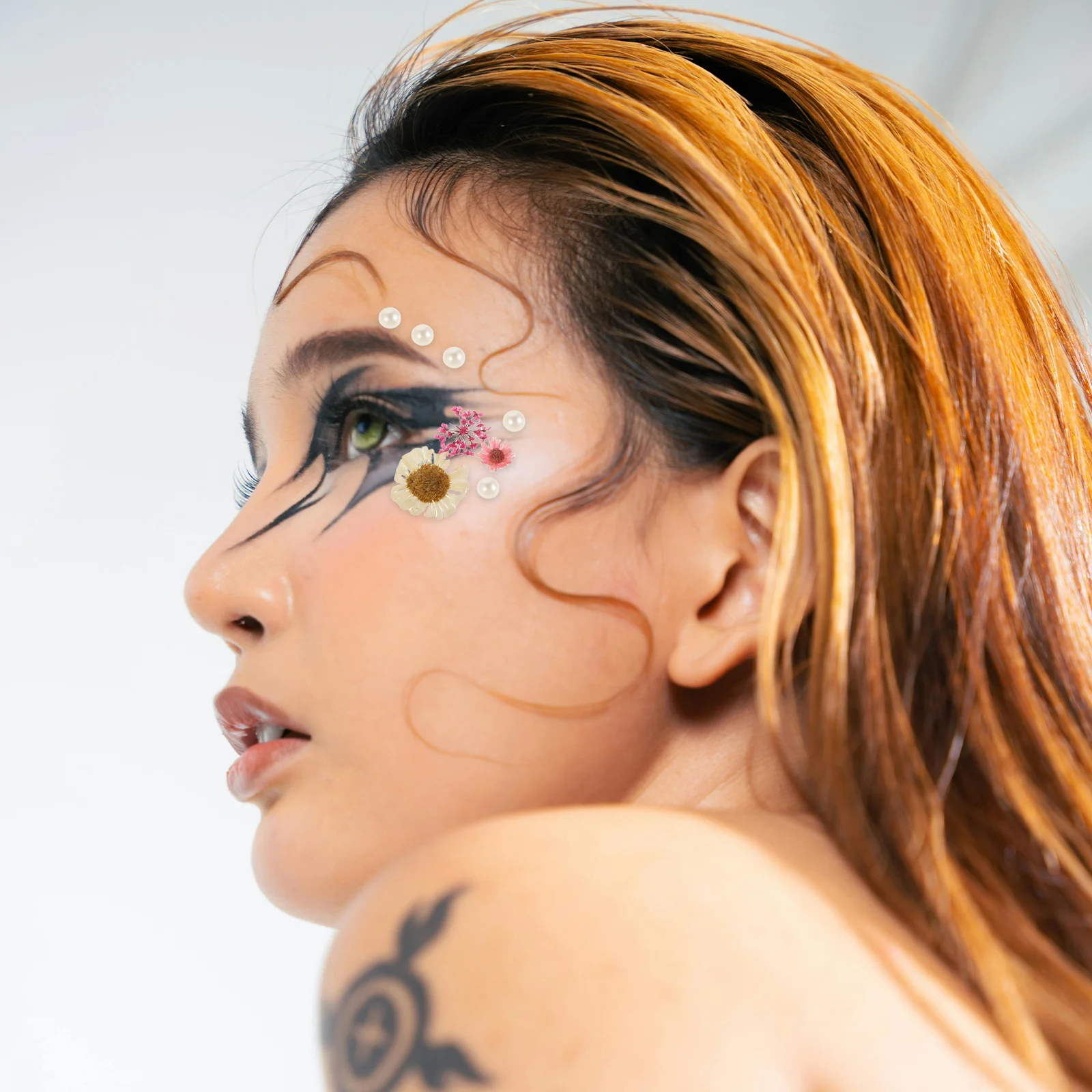 

Dried Flower Nail Charms Flower Nail Art Jewels Perfect for Bridal Makeup Bachelorette Facial Decoration