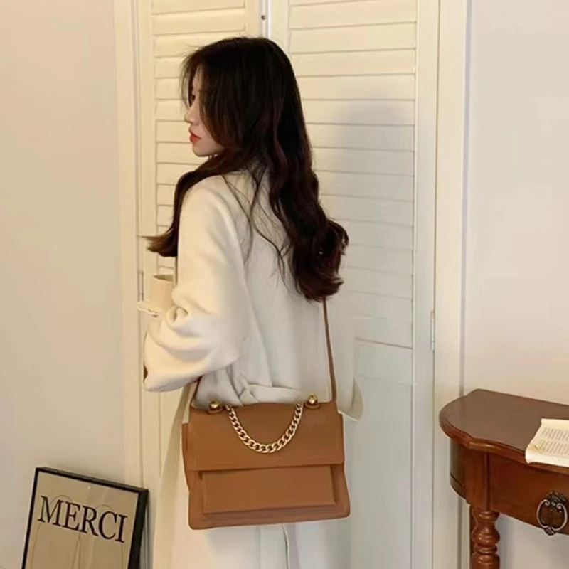 Women's Cowhide Postman Bag 2023 New One Shoulder Commuter Bag High Capacity Luxury Designer Handbag Fashion Chain Crossbody Bag