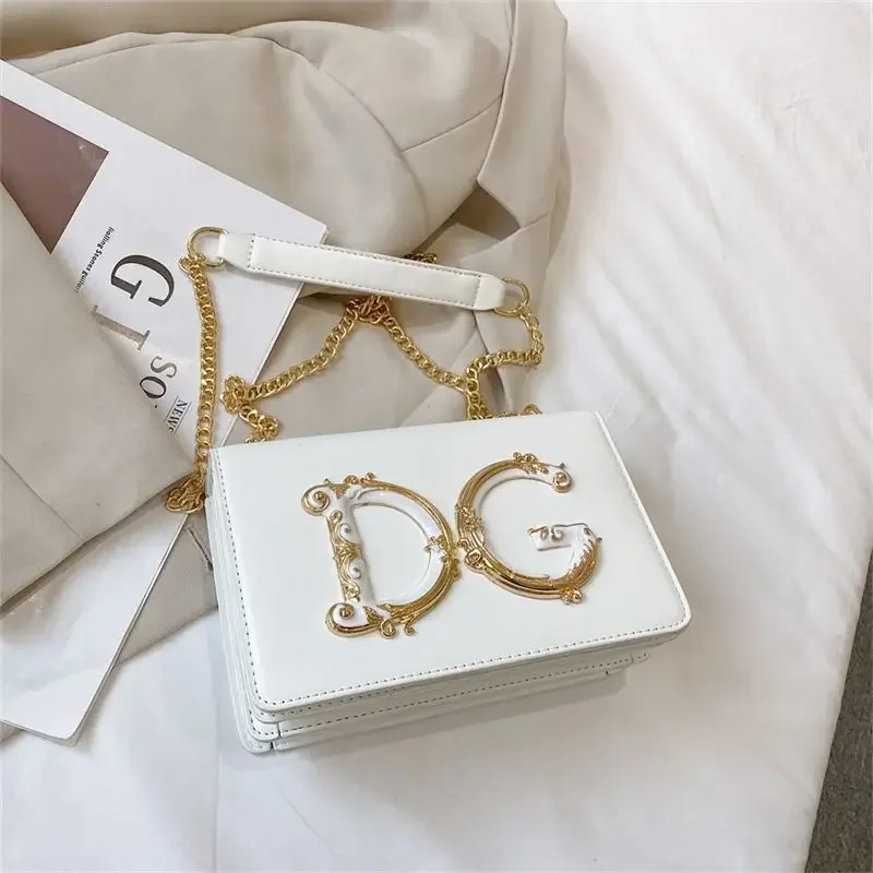 

2025 SS Chain-Accent Shoulder Bag, Curated Convertible Crossbody Purse for Women, Trend-Forward Day to Night Tote