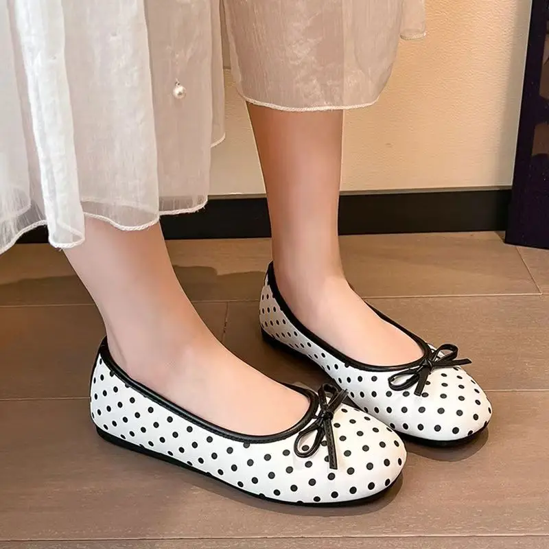 

Women Polka Dot Flat sole Nude shoe Spring Summer New Soft sole Non Slip Bowknot Round Toe Shallow Slip On Match the Skirts Shoe