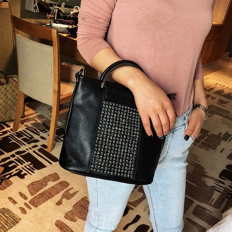 

Luxury Brand Women's Handbag Rivet Diamond Large Capacity Square Handbag European And American Fashion Crossbody Bag For Women