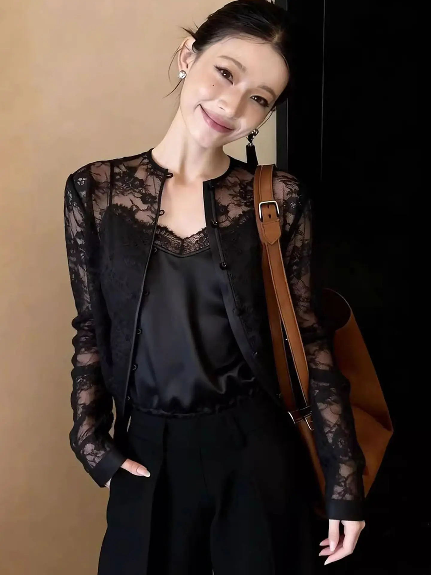 

Elegant Long Sleeve Lace Top Women's Fashion Spring Design Single Button Light Maturity Style Silk Blouse Korean Version Stra...