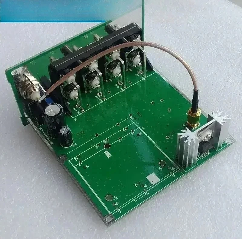 10M frequency, clock splitter, distributed amplifier, 1 input, 8 outputs