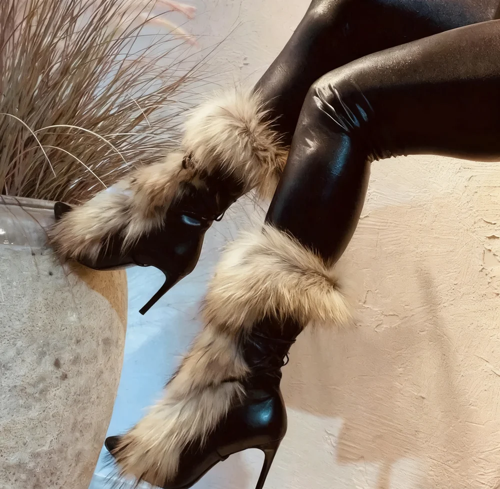 شتاء دافئ جلد أسود وبني فو الفراء منتصف العجل الأحذية كعب ستيليتو الدانتيل متابعة التفاصيل أفخم الفراء تقليم أشار تو أحذية سيدة