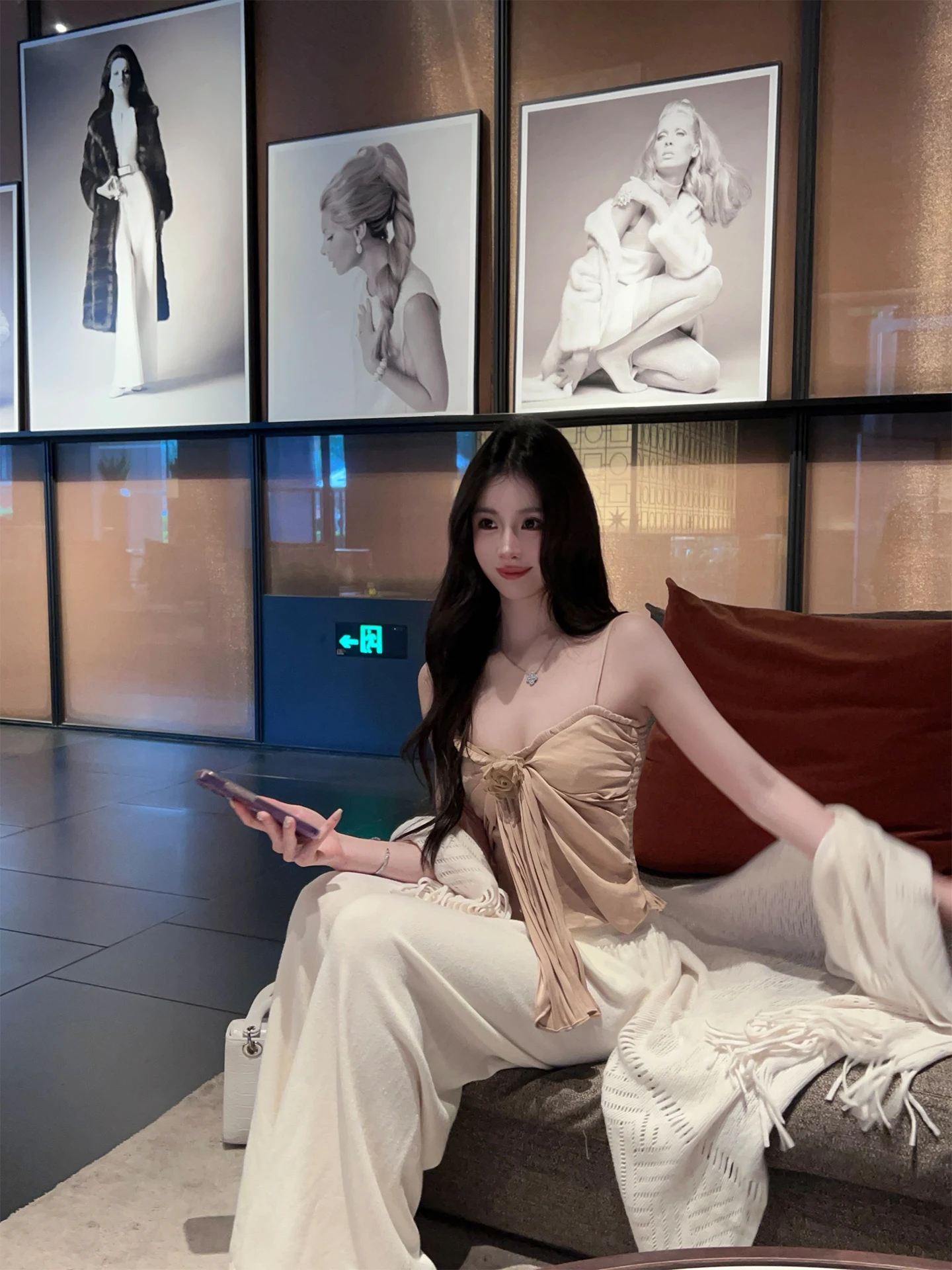 

Шелковый атласный топ-жилет для женщин, с открытыми плечами, с цветочным принтом, осенняя новинка, стильный и сексуальный.