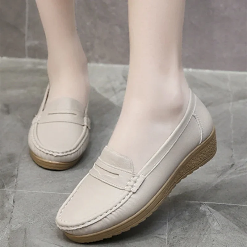 Flat wedge heel breathable non-slip shoes new soft sole casual beanie shoes for women fashionable and comfortable nurse shoes fo